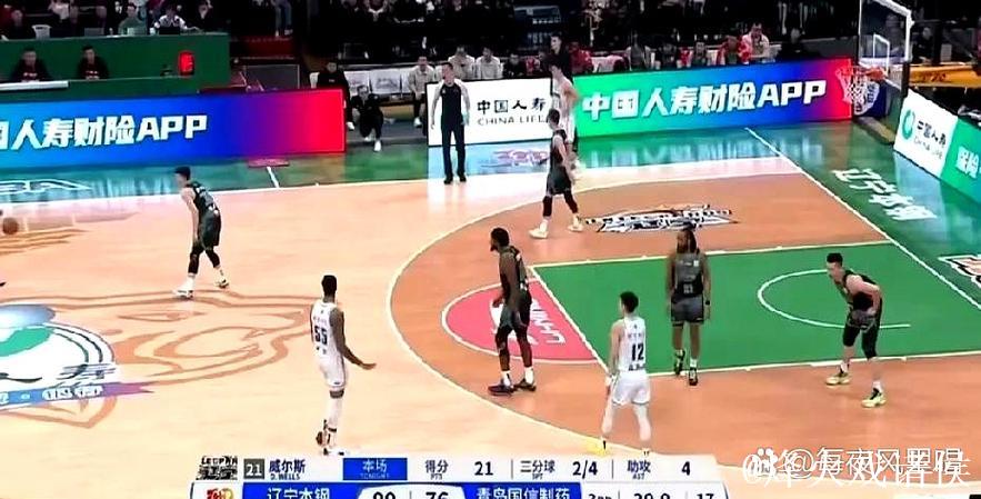 弗格投篮碰到徐杰脸部 杨鸣对着闫军贴脸输出 弗格投篮碰到徐杰脸部 杨鸣对着闫军贴脸输出