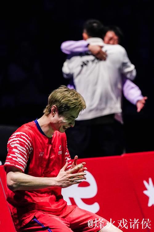 石宇奇总决赛爆冷丢冠，法国小将小波波夫一战封王